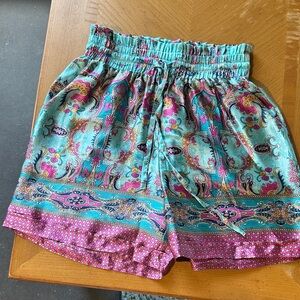 Vibrant Paisley Women's Shorts
